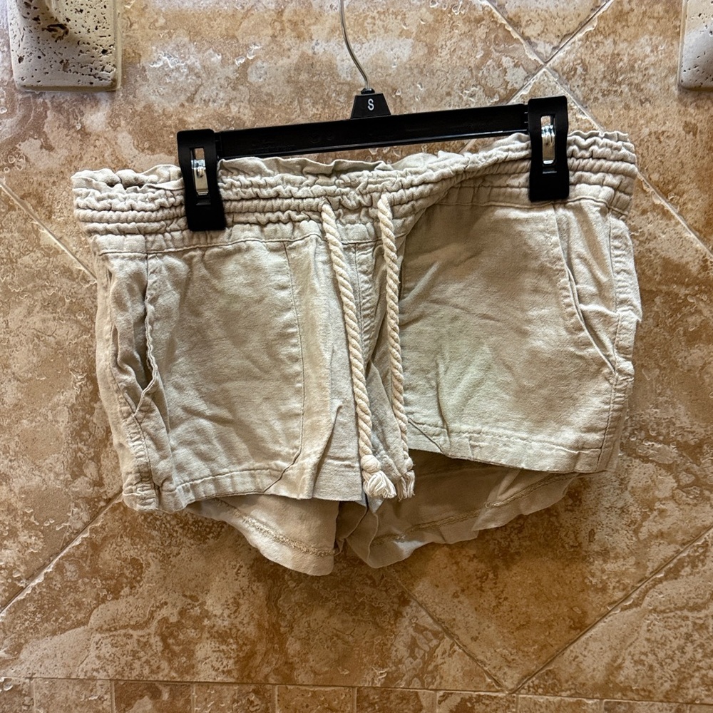 Roxy Women's Tan Cargo Shorts